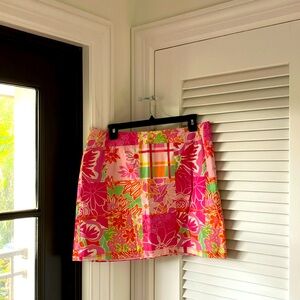 Lilly Pulitzer skirt in good condition.